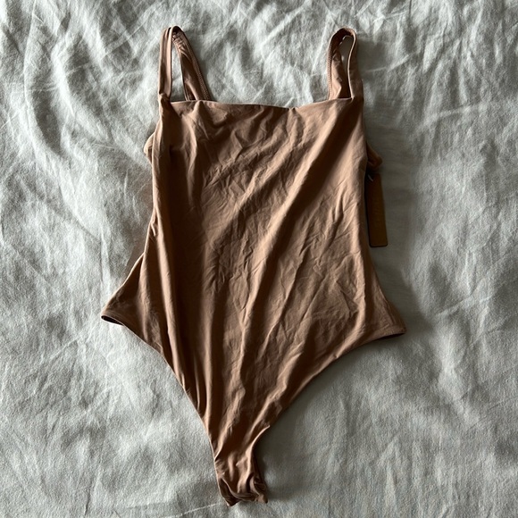 skims fits everybody square neck bodysuit - Picture 4 of 7